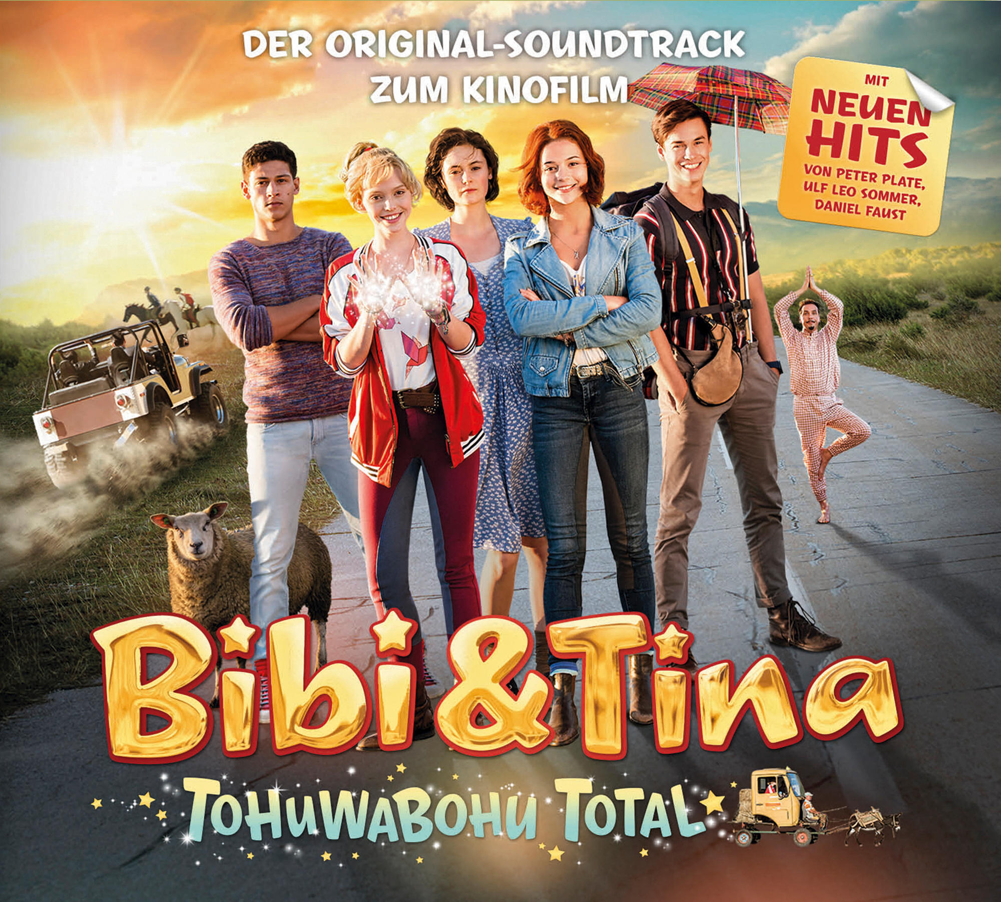 Filmplakat für "Bibi & Tina Tohuwabohu Total". Gruppe von Leuten auf Straße mit Auto, Schaf und Traktor.