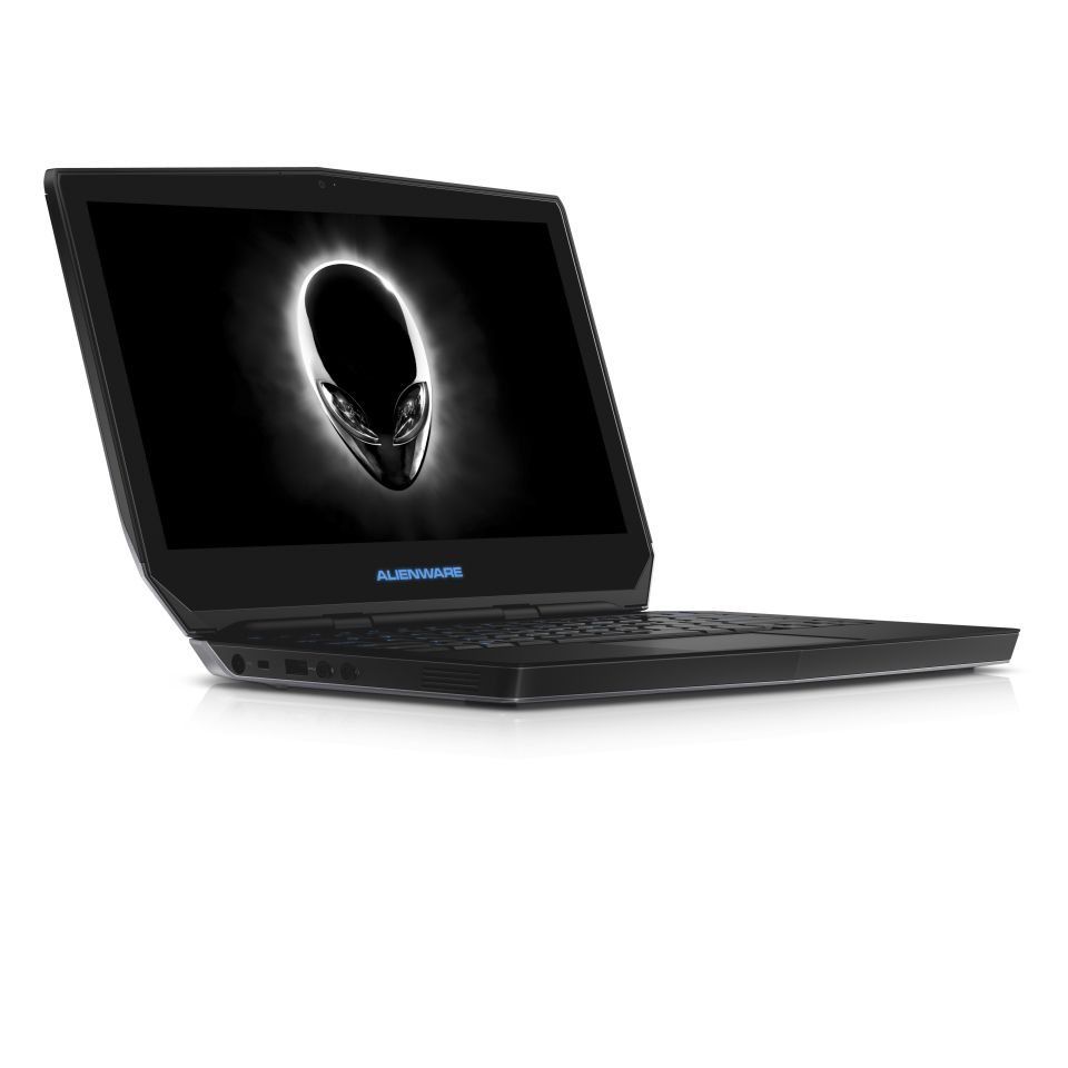 Schwarzer Alienware-Laptop, geöffnet, zeigt einen leuchtenden Alienkopf auf seinem Bildschirm, auf einer weißen Oberfläche.