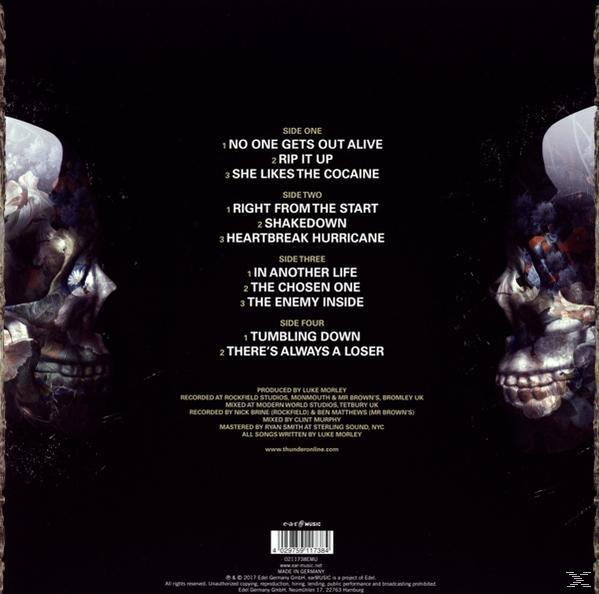 Rückseite einer CD mit Titelliste und einem Totenkopf-Design auf beiden Seiten.