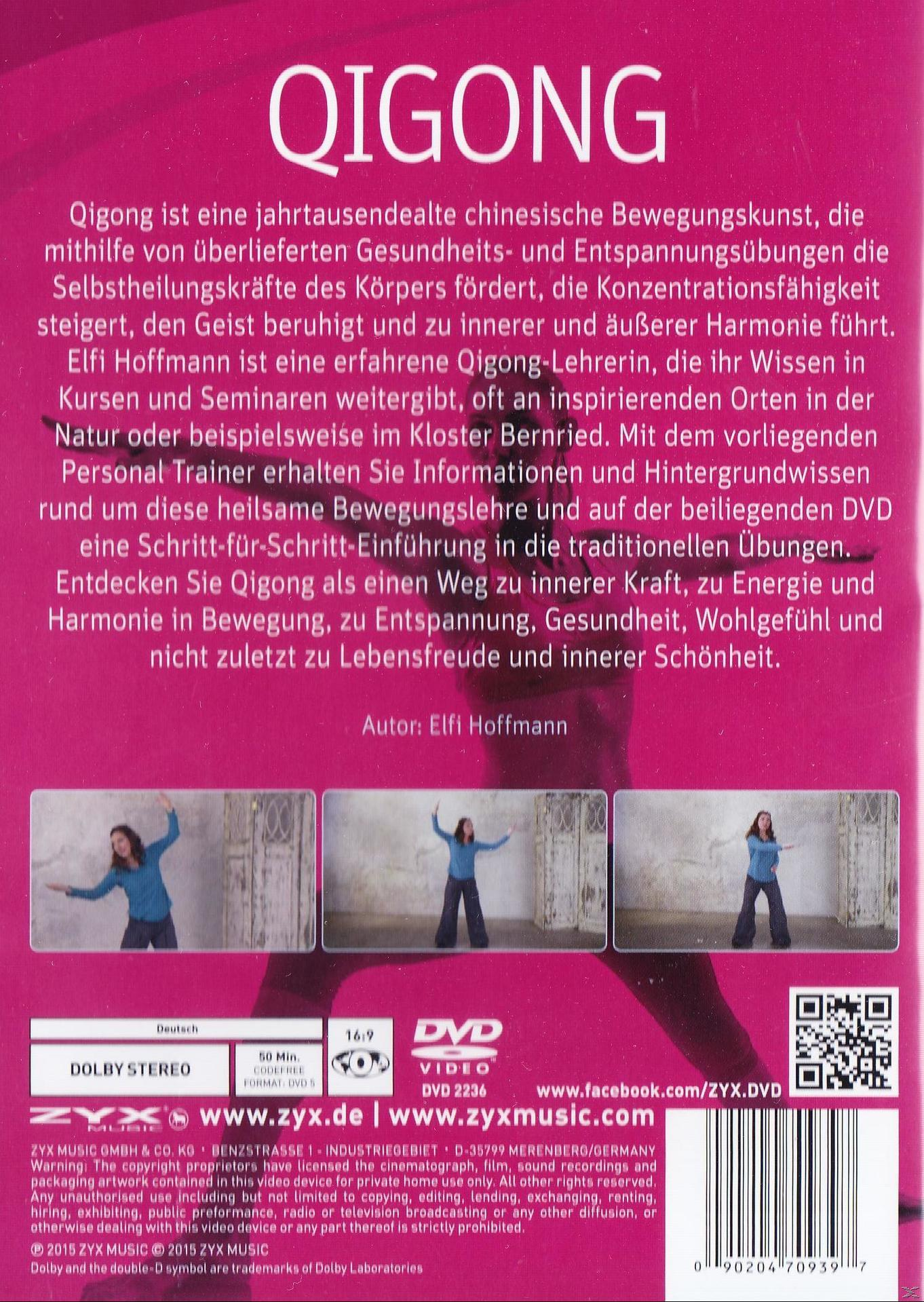 DVD-Cover mit Text über Qigong, mit einer Frau, die Übungen macht. Der Hintergrund ist weiß.