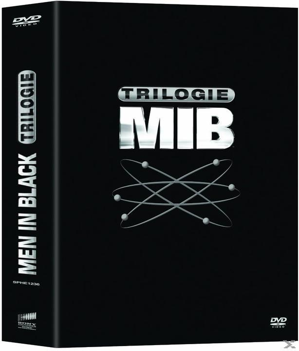 Boîtier DVD pour la trilogie MIB. Boîtier noir avec le titre 'Men in Black Trilogie' sur le côté.