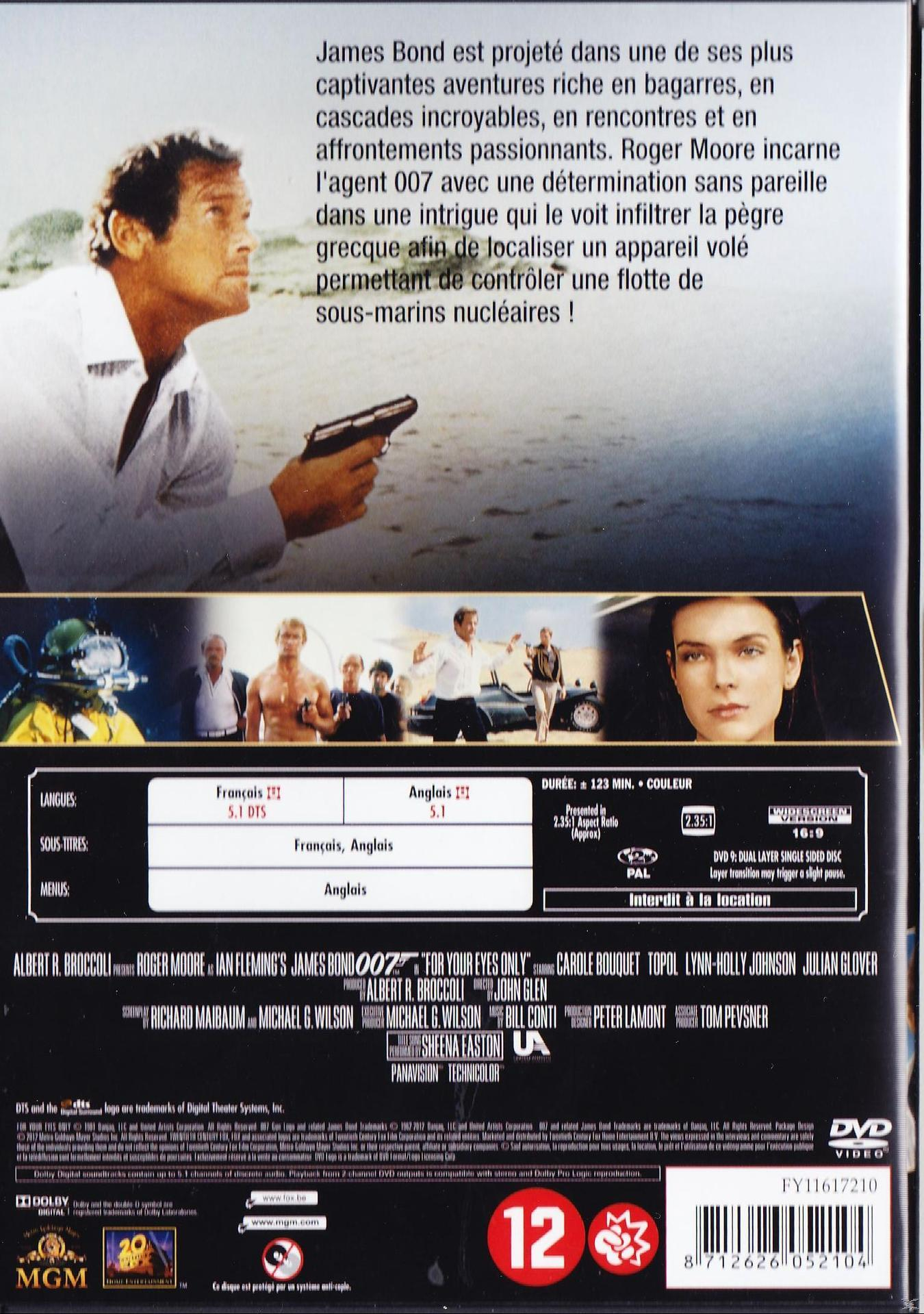 Achterkant van de DVD "For Your Eyes Only" met Roger Moore met een pistool op het strand.