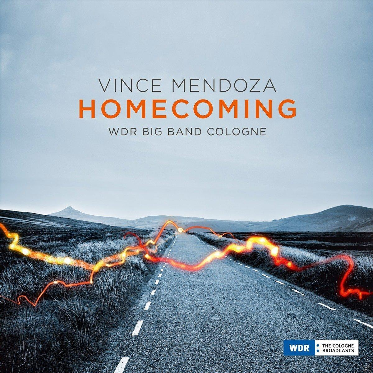Albumcover: Oranger Homecoming-Text über einer Straße, Berge im Hintergrund, mit einem Blitzeffekt.