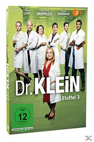 DVD-Box der Fernsehserie Dr. Klein. Mehrere Personen sind auf dem Cover.