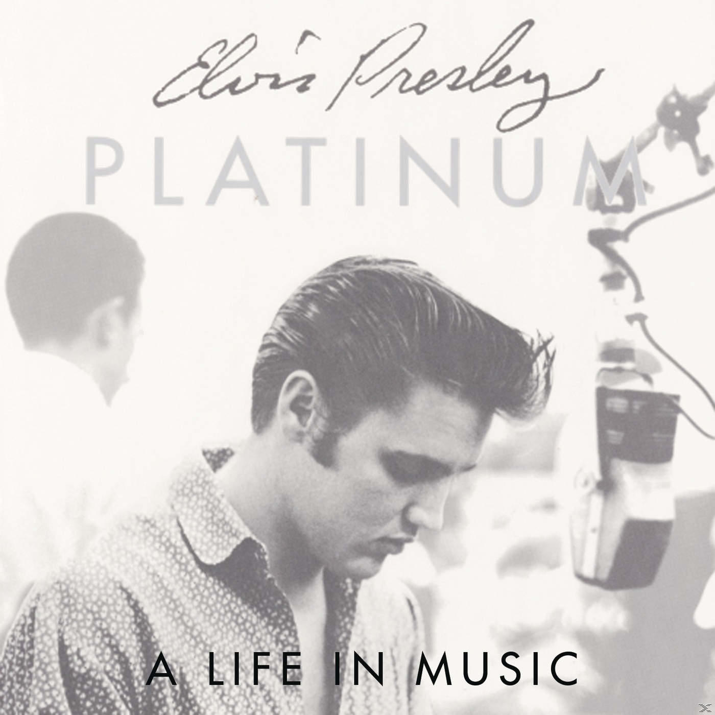 Elvis Presley Albumcover. Schwarz-Weiß-Bild von Elvis mit Text 'Platinum: A Life in Music'.