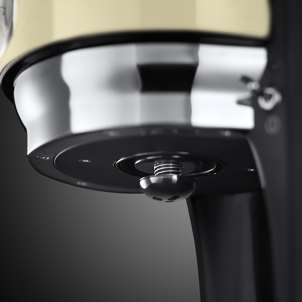 RUSSELL HOBBS 21702-56 Retro Vintage Cream  Kaffeemaschine Creme/Edelstahl 