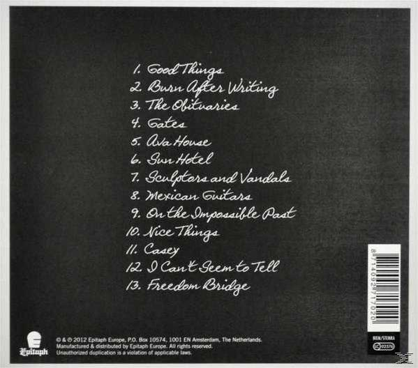 CD-Rückseite mit einer Liste von Songtiteln in weißer Schrift auf schwarzem Hintergrund.