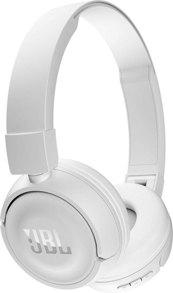 JBL logosu kulaklığın üzerinde görülebilen, kulak üstü tarzı beyaz JBL kulaklıklar.
