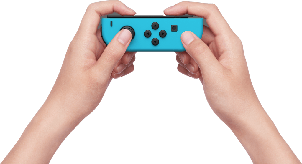 Mains tenant une manette Nintendo Switch bleue. La manette a des boutons et des joysticks.