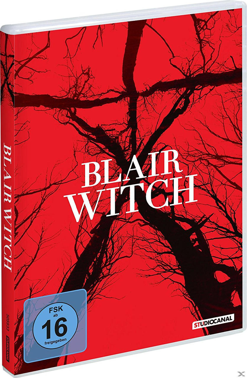 Blair Witch DVD-Cover. Roter Hintergrund mit schwarzer Baumsilhouette und Titel.