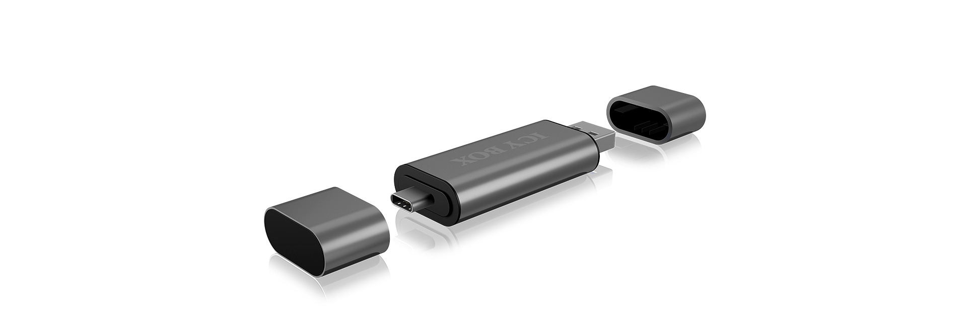 Ein grauer USB-Stick mit geöffneter Kappe und einer weiteren abgenommenen Kappe. Der Text "ICY BOX" steht auf dem Stick.