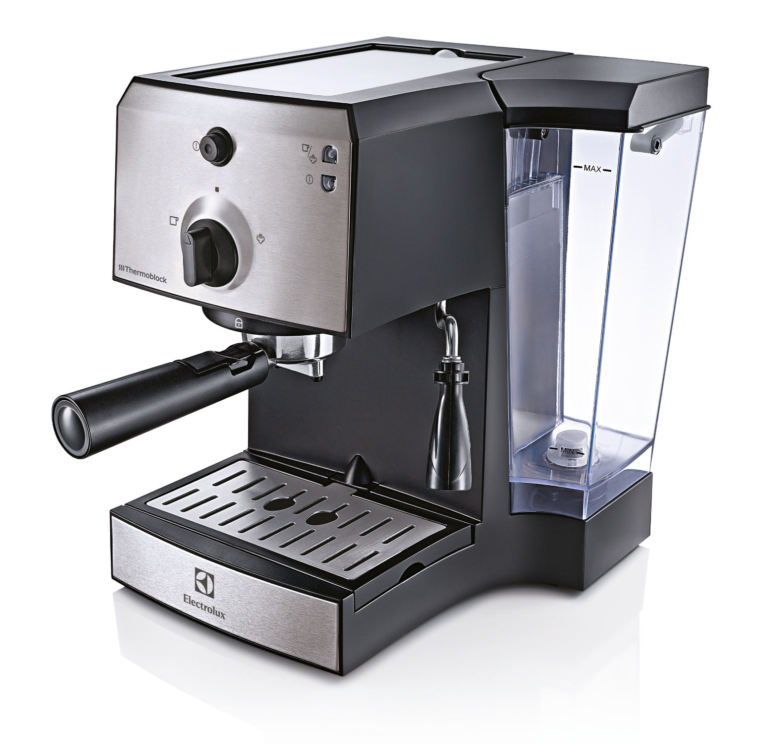 Su tankı ve buhar çubuğu olan, gümüş ve siyah Electrolux espresso makinesi.