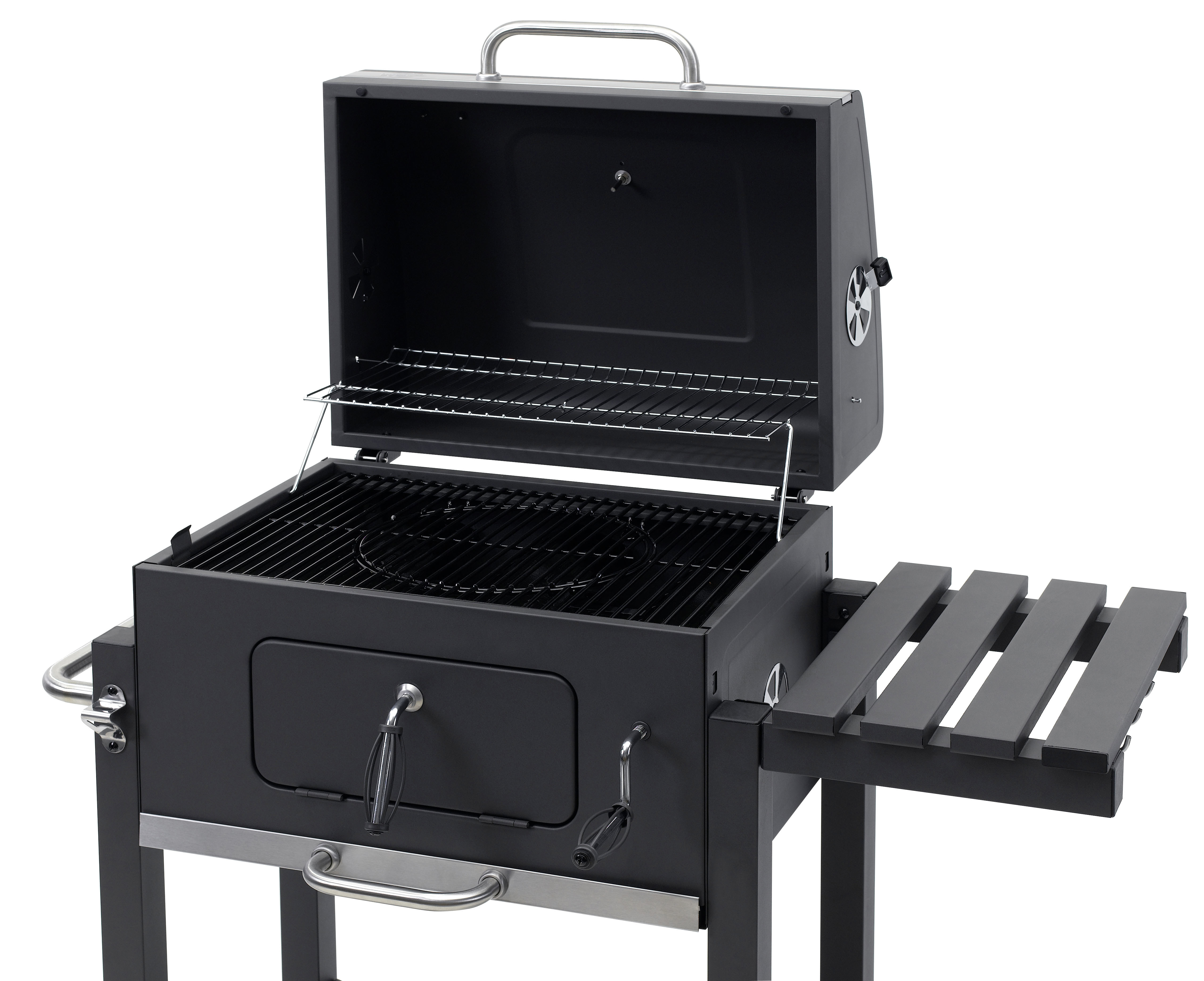 Schwarzer Holzkohlegrill mit offenem Deckel und ausgeklappter Seitenablage.