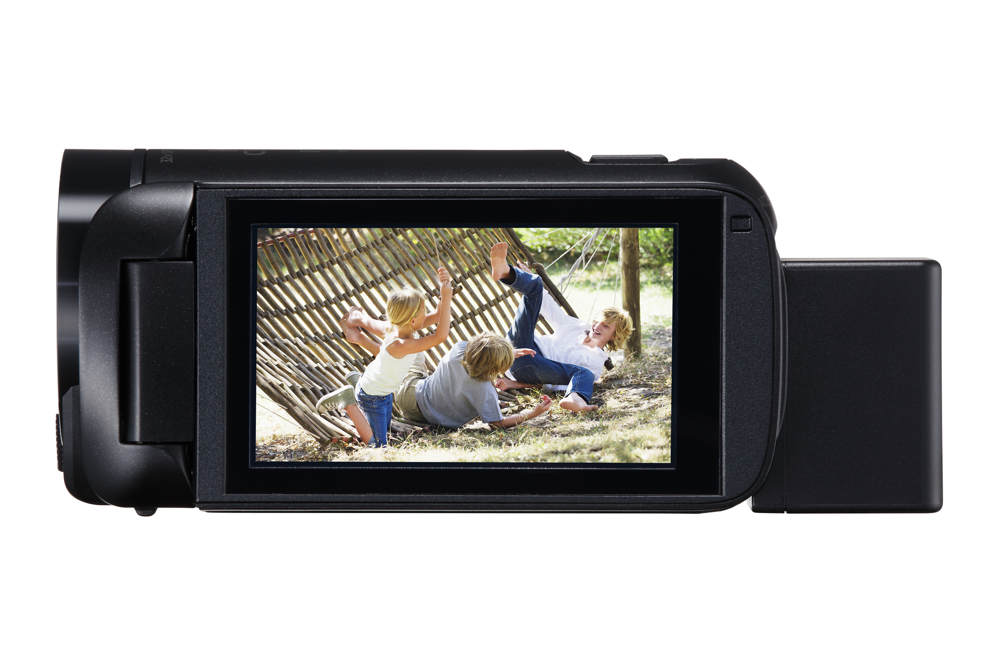 Een zwarte videocamera die een scène toont met kinderen die op een houten constructie spelen.