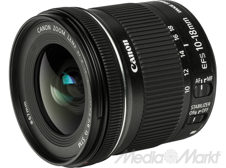Canon zoom objektív fekete testtel és ezüst gyűrűkkel, '10-18mm' és 'EFS' felirattal.