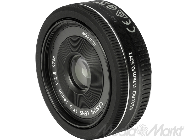 Canon objektív. Fekete objektív 'Canon Lens' és '52mm' jelölésekkel. Makró objektív. Közelkép.