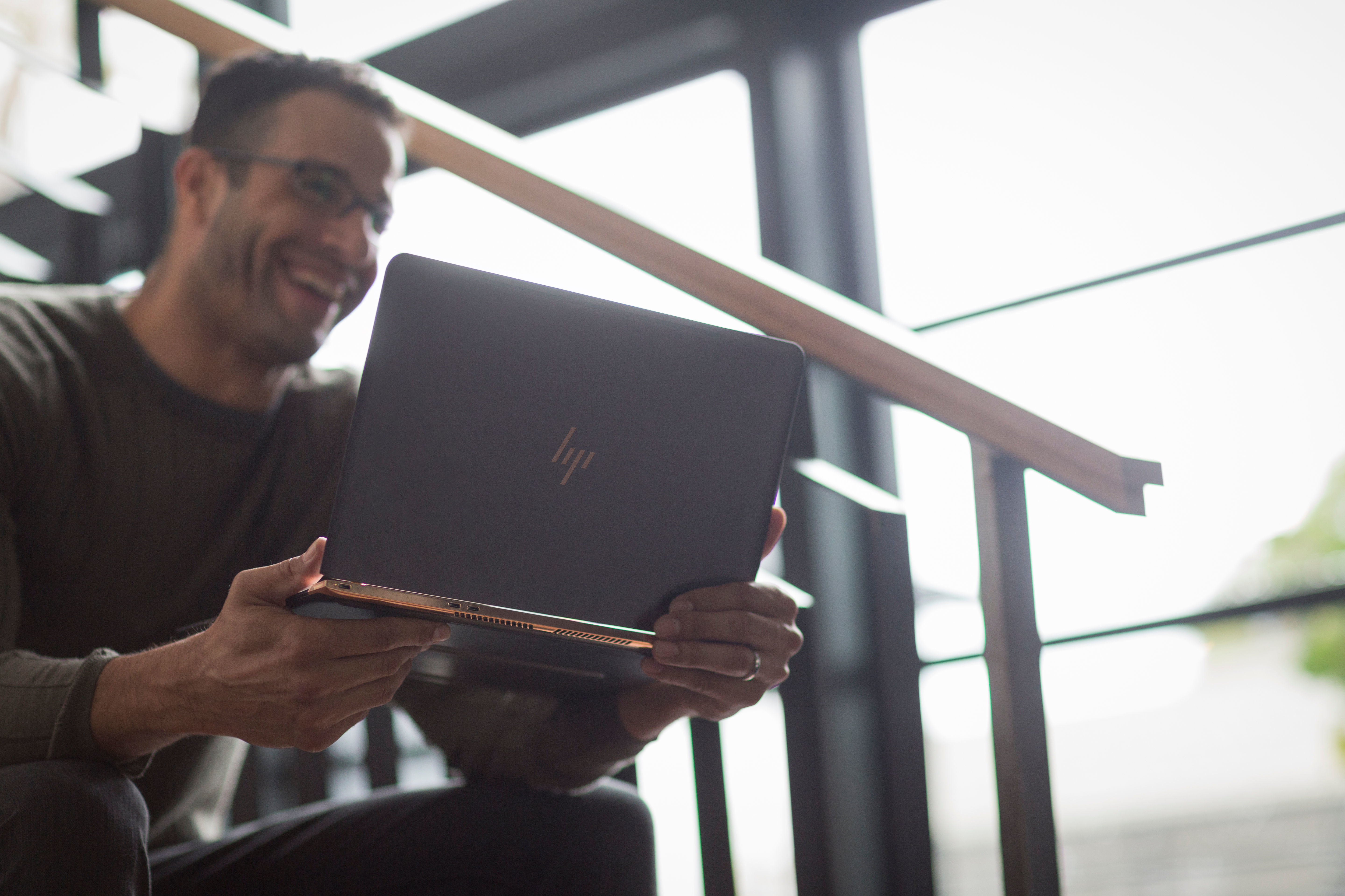 HP Spectre 13-v030ng  - 13,3 Zoll - Intel® Core™ i7 i7-6500U - 8 GB - 512 GB - Intel® HD 520 - Windows 10 Home (64 Bit)