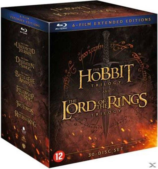 Coffret : trilogies du Hobbit et du Seigneur des Anneaux. Titres et personnages sur la couverture.