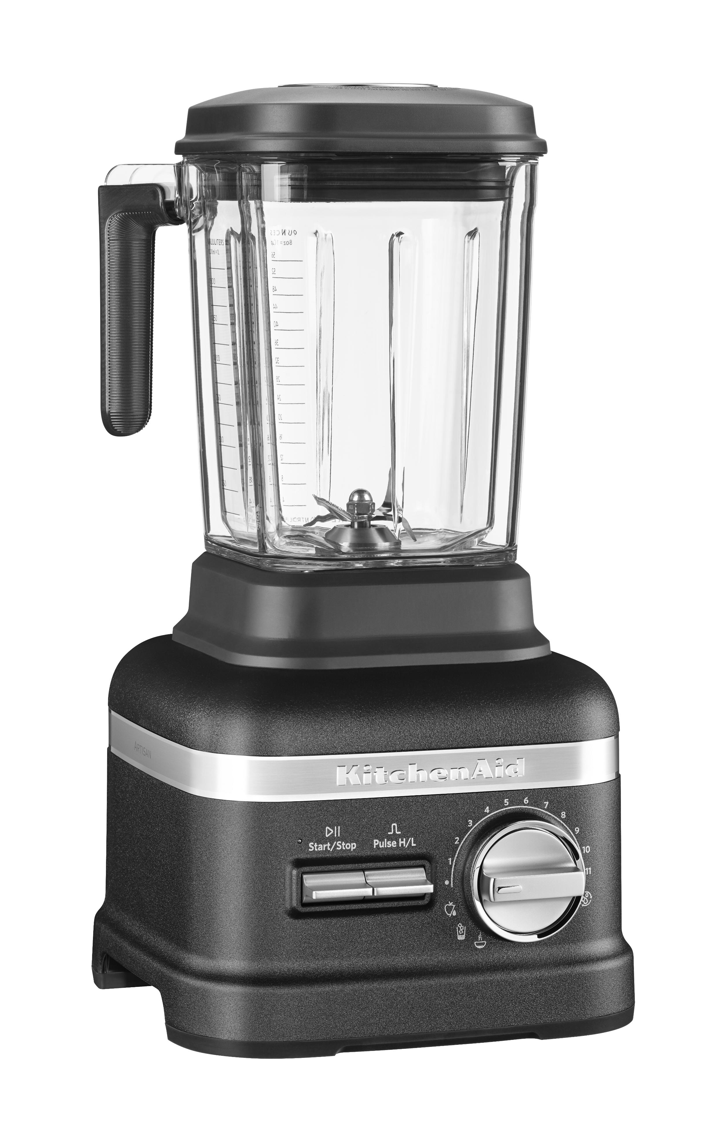 Ein KitchenAid-Mixer, schwarze Farbe. Er hat einen transparenten Behälter mit Klinge und Bedienknöpfe an der Basis.