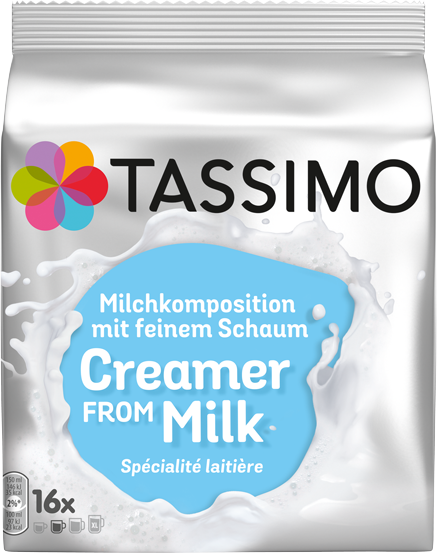 Eine silberne Packung mit "TASSIMO" und "Creamer FROM Milk" darauf. Milchspritzer um den Text herum.