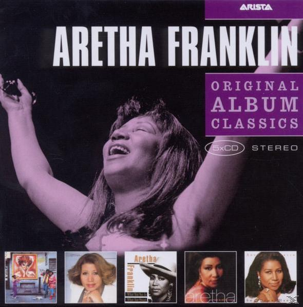 Aretha Franklin Albumcover, Frau singt, lila Hintergrund, mehrere Albumcover darunter.
