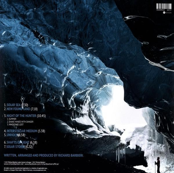 Albumcover mit einer Höhleninnenansicht, mit dunklem Hintergrund und Trackliste.