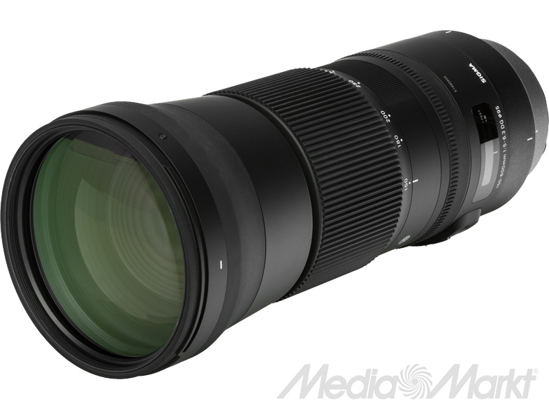 Fekete Sigma objektív. Az objektív fekete, több gyűrűje és fehér szöveg van rajta.