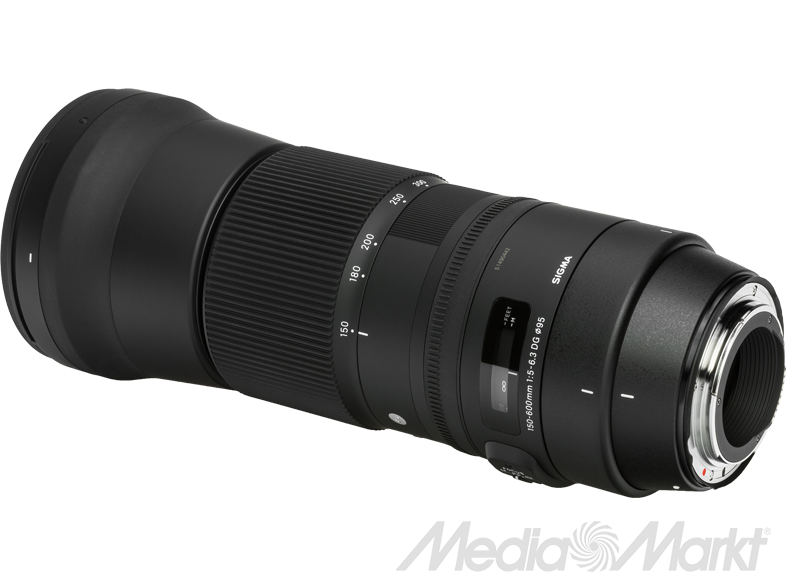 Fekete Sigma 150-600mm objektív zoom jelzésekkel, fekete háttérrel, MediaMarkt logóval.