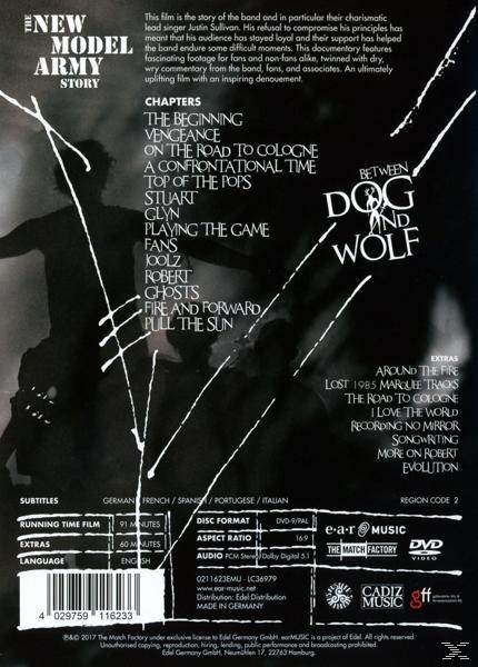 Rückseite einer DVD-Hülle mit Text. Schwarz und Weiß mit Text und Bildern zu einem Film.