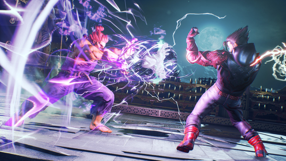 Deux personnages de jeu vidéo dans une scène de combat, entourés d'effets énergétiques, dans un cadre sombre.