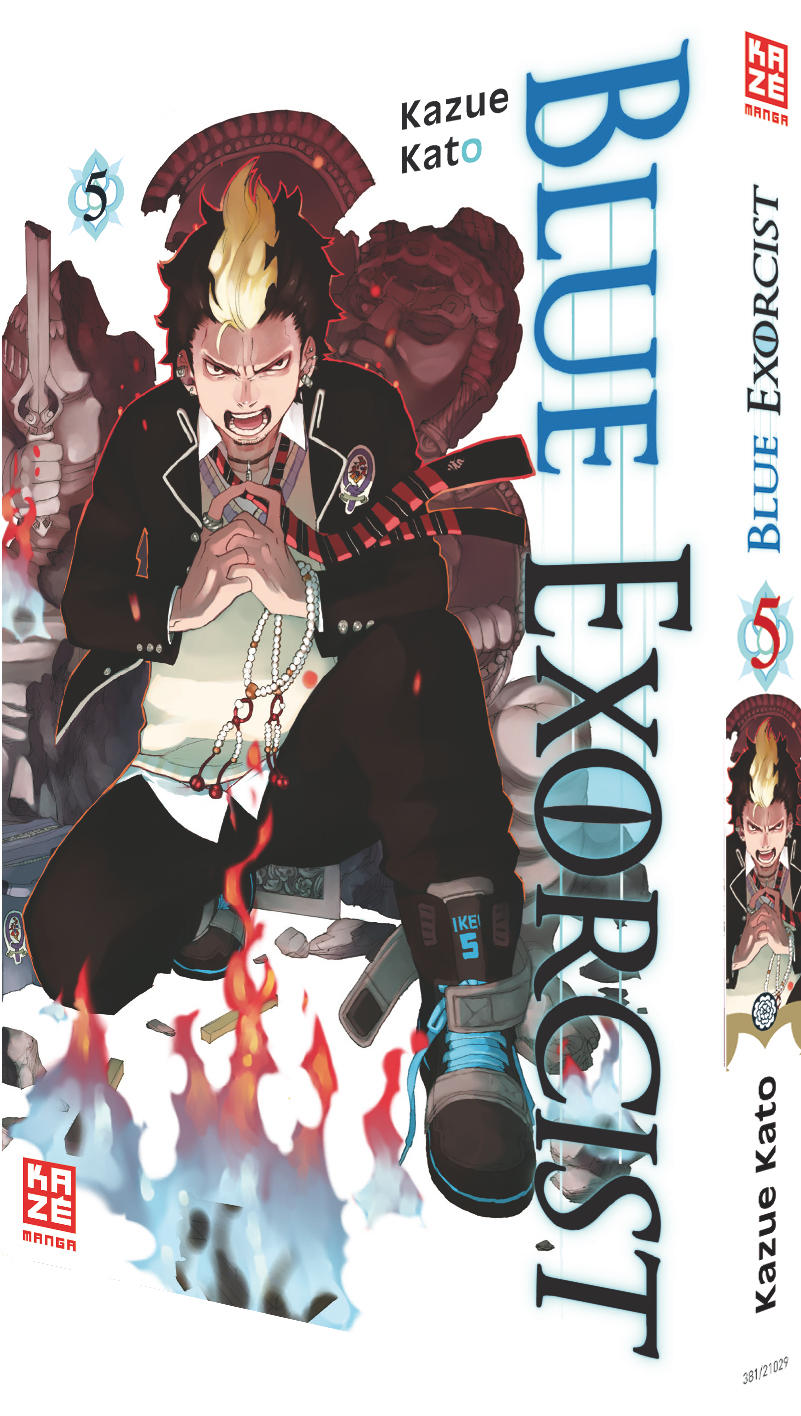 Cover des Blue Exorcist Manga Band 5. Rin Okumura kniet, Flammen im Hintergrund.