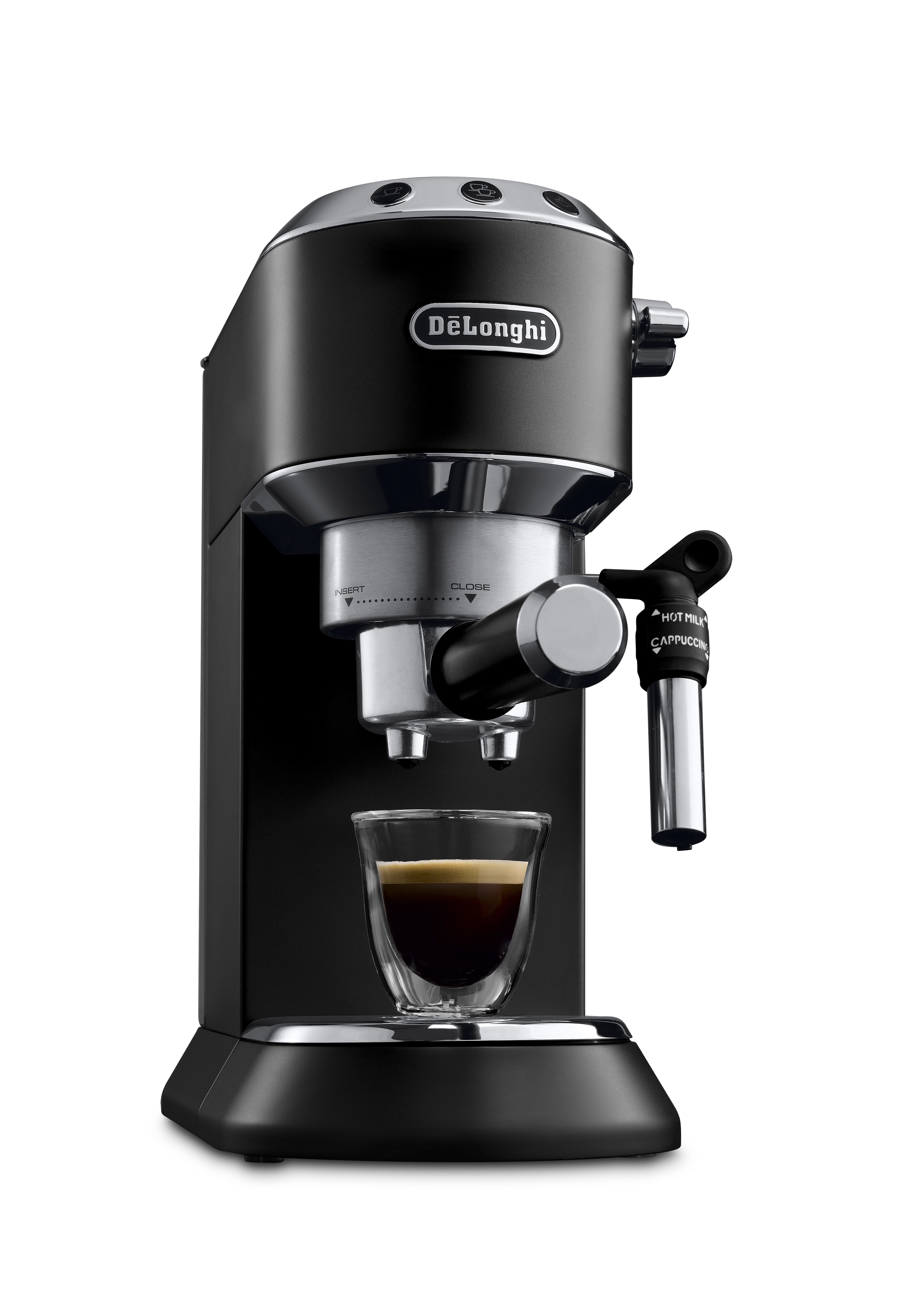 Zwarte en zilveren Delonghi espressomachine met een glas koffie op een witte achtergrond.