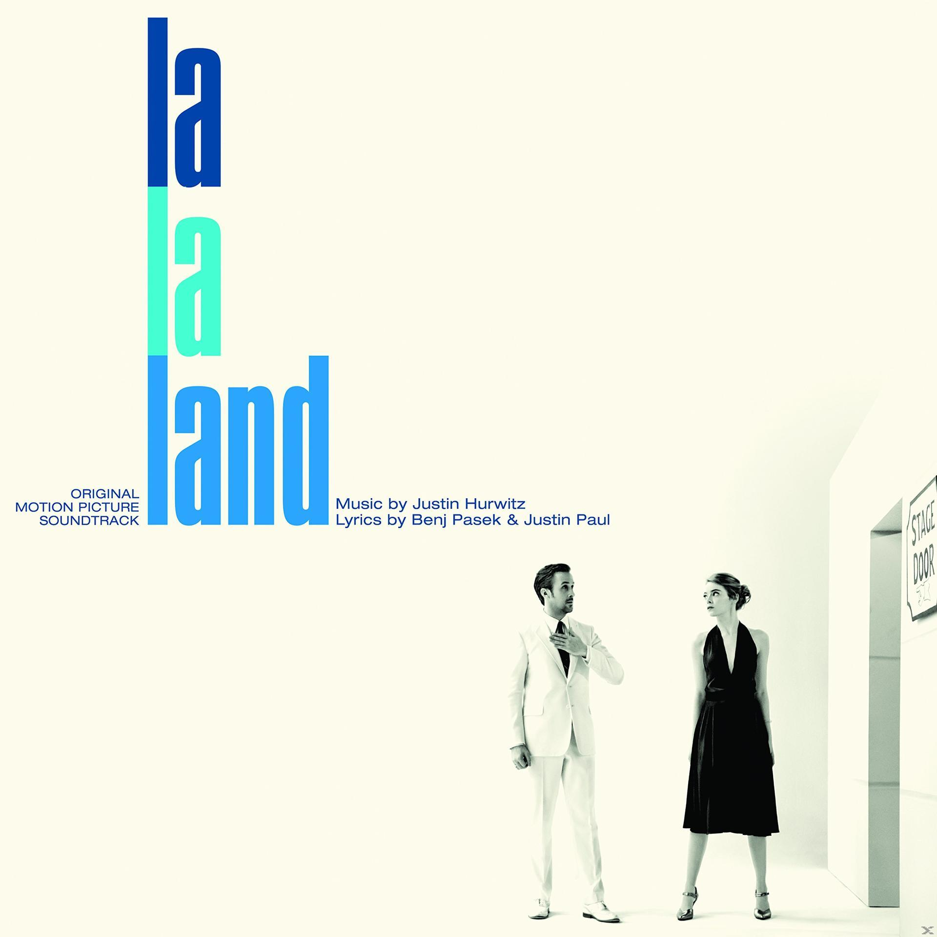 La La Land-Filmplakat. Zwei Personen stehen auf weißem Hintergrund.