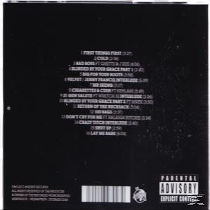 Rückseite einer CD mit Trackliste und Warnhinweis für Eltern. Schwarzer Hintergrund.