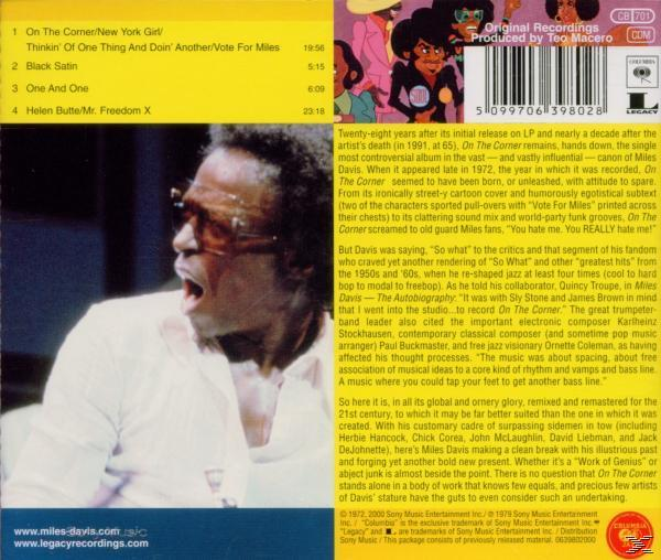Rückseite eines Miles Davis Albums mit Text und einem Foto von Davis beim Trompetenspiel.