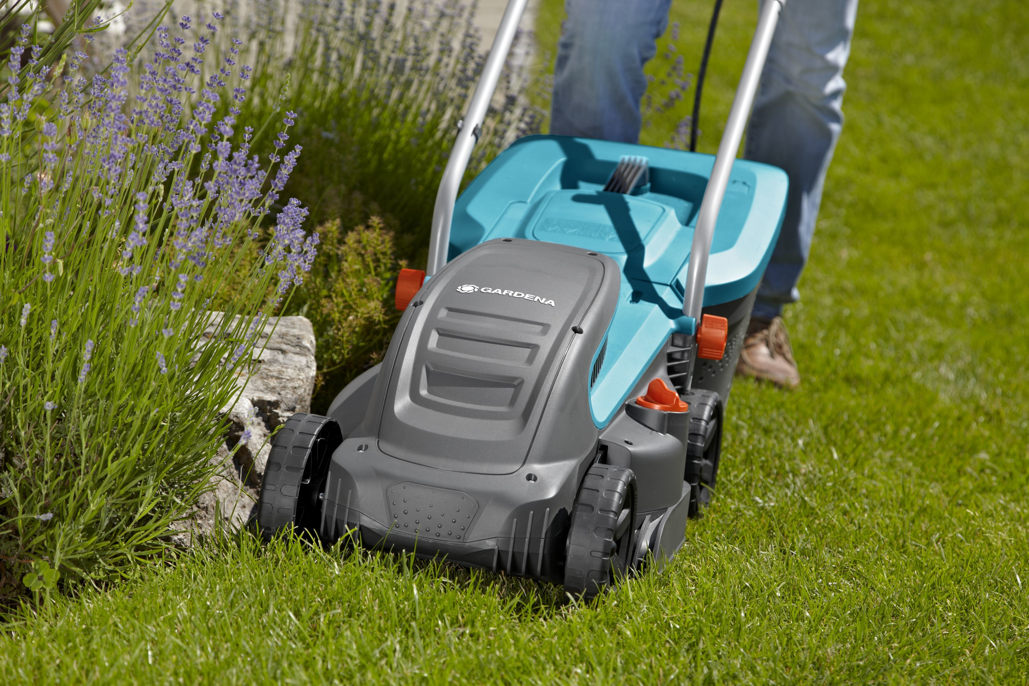 GARDENA 5032-20 PowerMax™ 1200/32, Elektrorasenmäher (Schnittbreite: bis zu 320 mm, Verstellbare Schnitthöhe 20-60 mm, mit 30 l Fangkorb-Volumen)