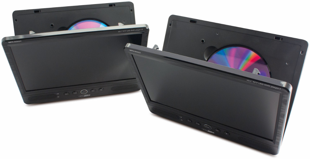 Zwei tragbare DVD-Player mit geöffneten Bildschirmen und Discs im Inneren. Weißer Hintergrund, schräge Ansicht.