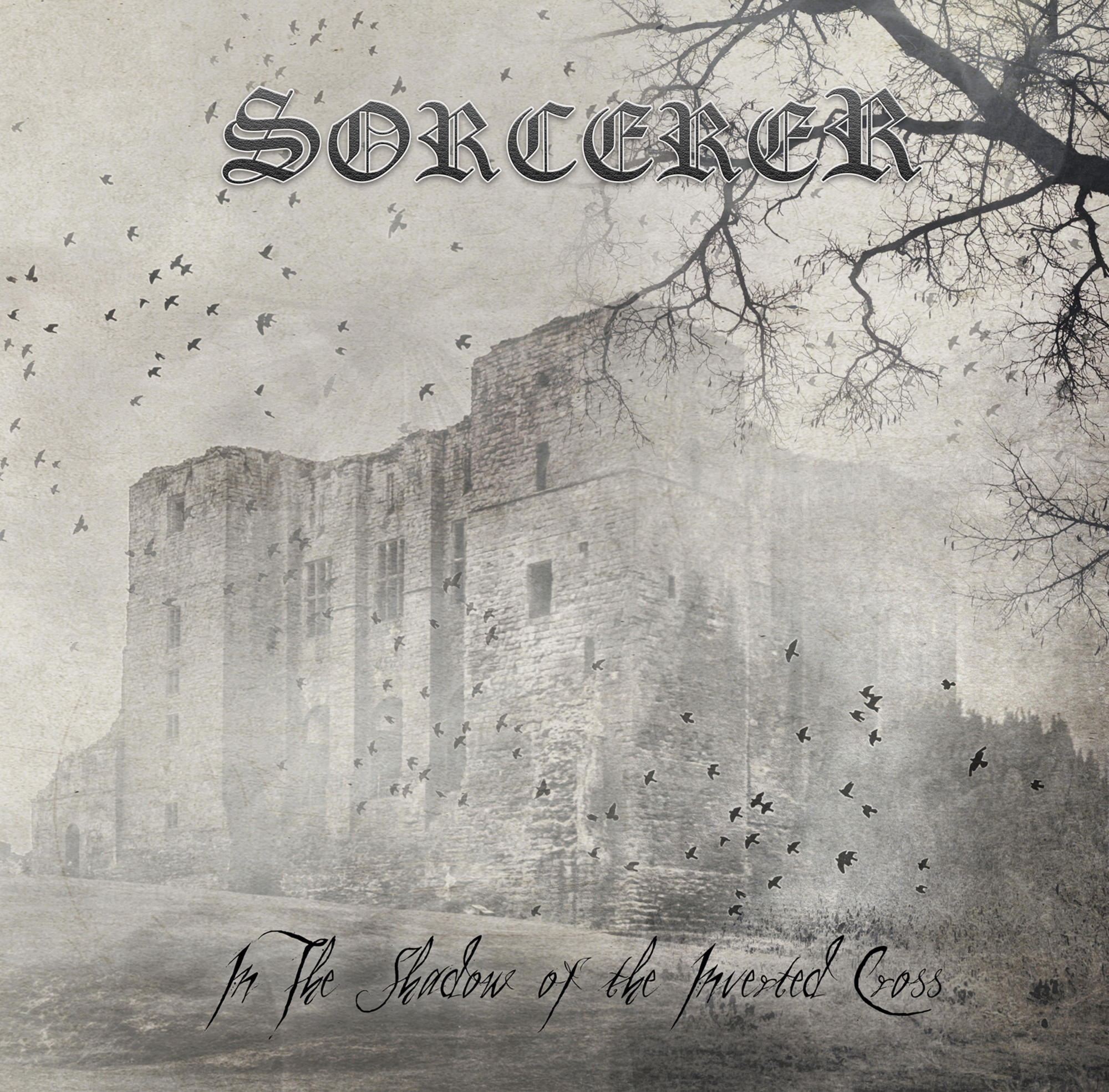 Albumcover mit Burg, Krähen und dem Bandnamen Sorcerer im gotischen Stil.