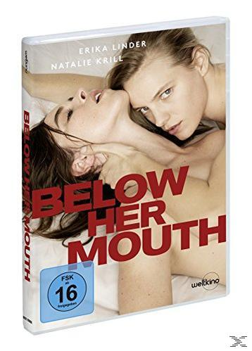 DVD-Cover von 'Below Her Mouth' mit zwei Frauen. Eine blickt nach oben, die andere zum Betrachter.