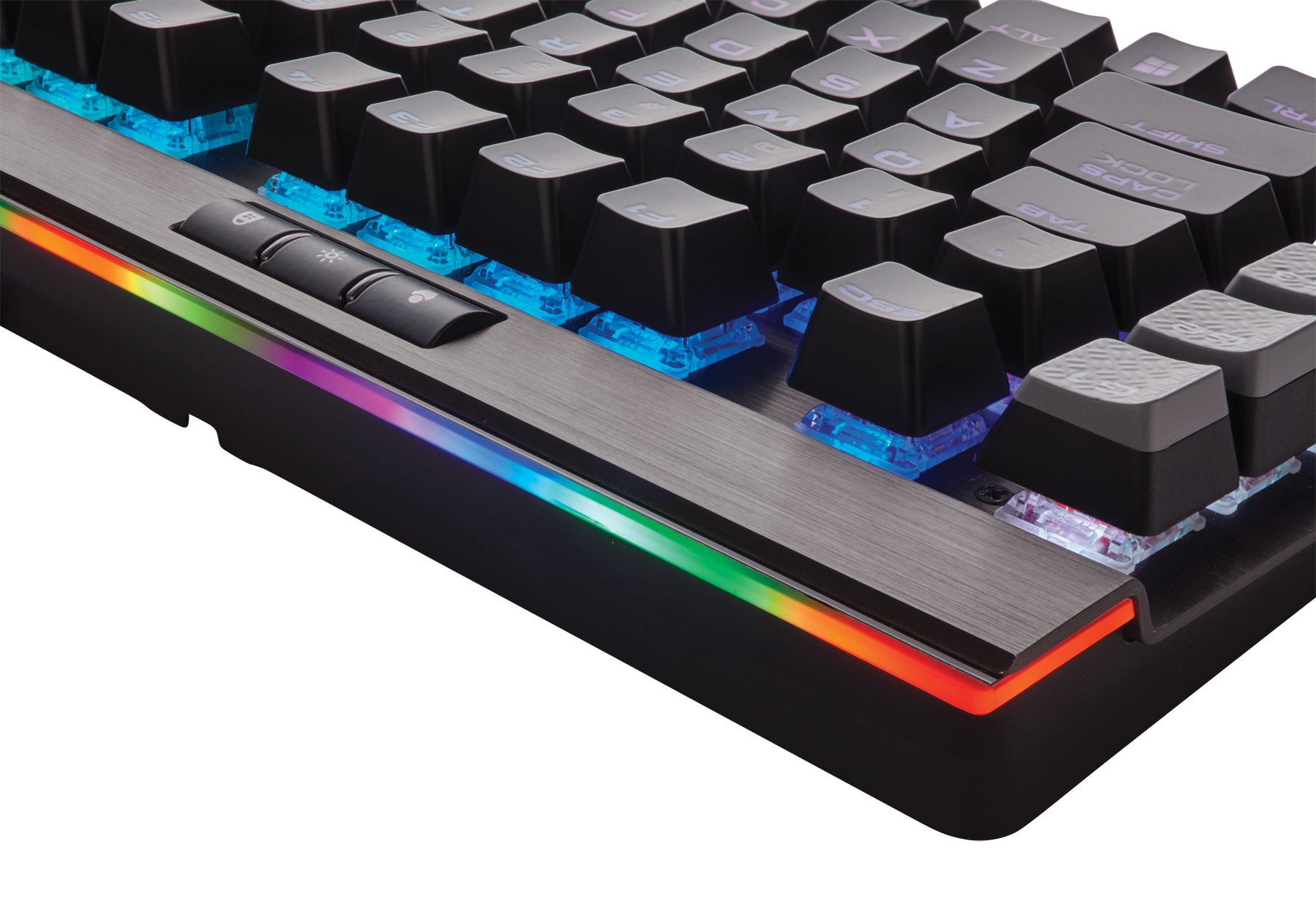 Close-up van een zwart gamingtoetsenbord met RGB-verlichting. Toetsen zijn zwart en verlicht met blauw licht.