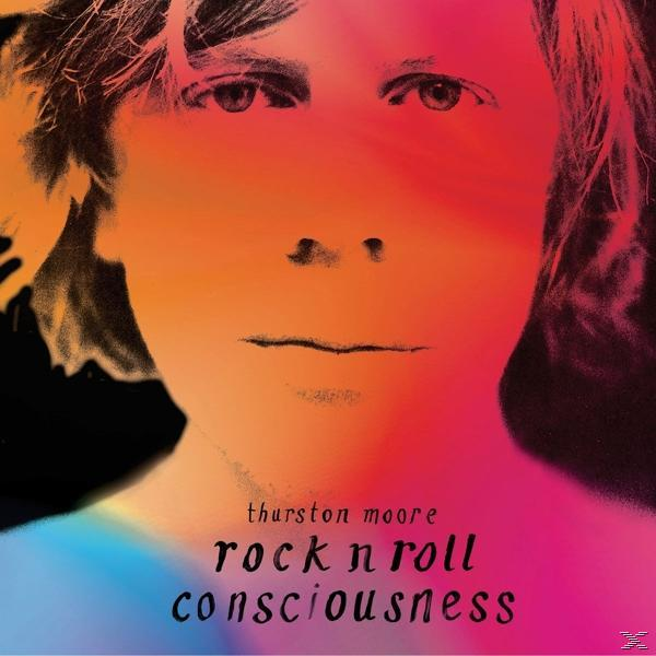 Thurston Moore-Albumcover. Gesicht mit rotem und orangefarbenem Hintergrund. Titel: Rock n Roll Consciousness.