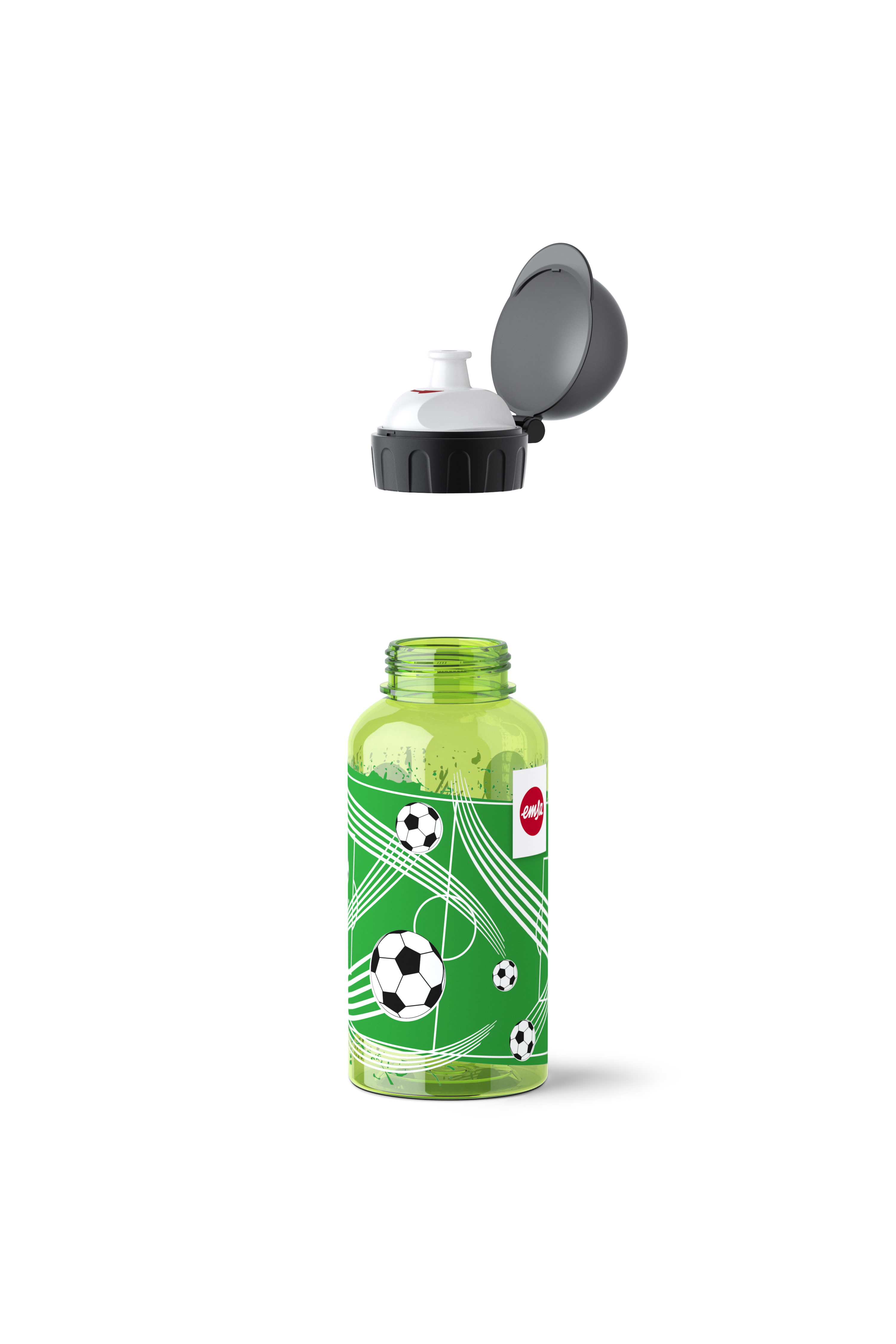 Grüne Wasserflasche mit Fußball-Design. Deckel offen. Weißer Hintergrund.