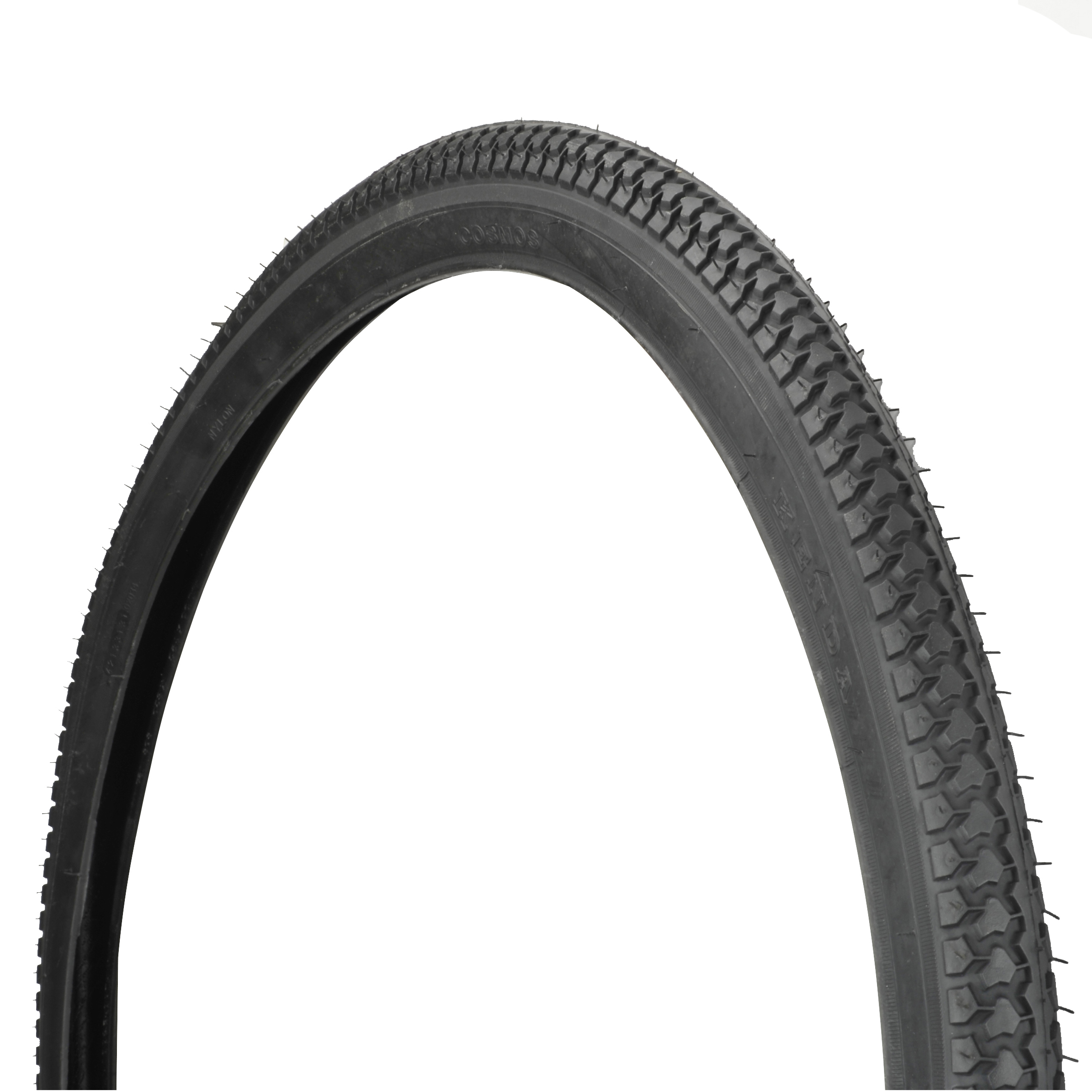 Ein gebogener Fahrradreifen mit Profil, vor weißem Hintergrund. Schwarze Farbe.