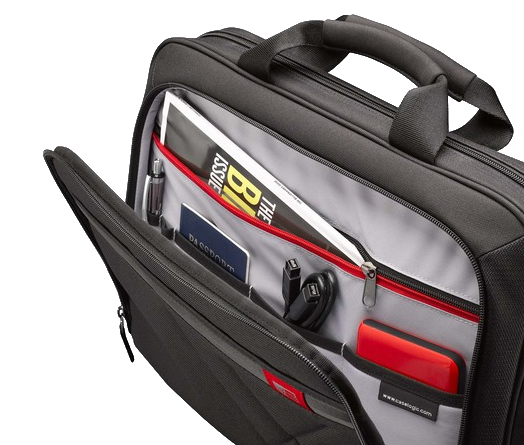 Fekete aktatáska nyitva, rekeszekkel, tollal, útlevéllel, magazinnal, USB-vel és egy piros tárggyal.