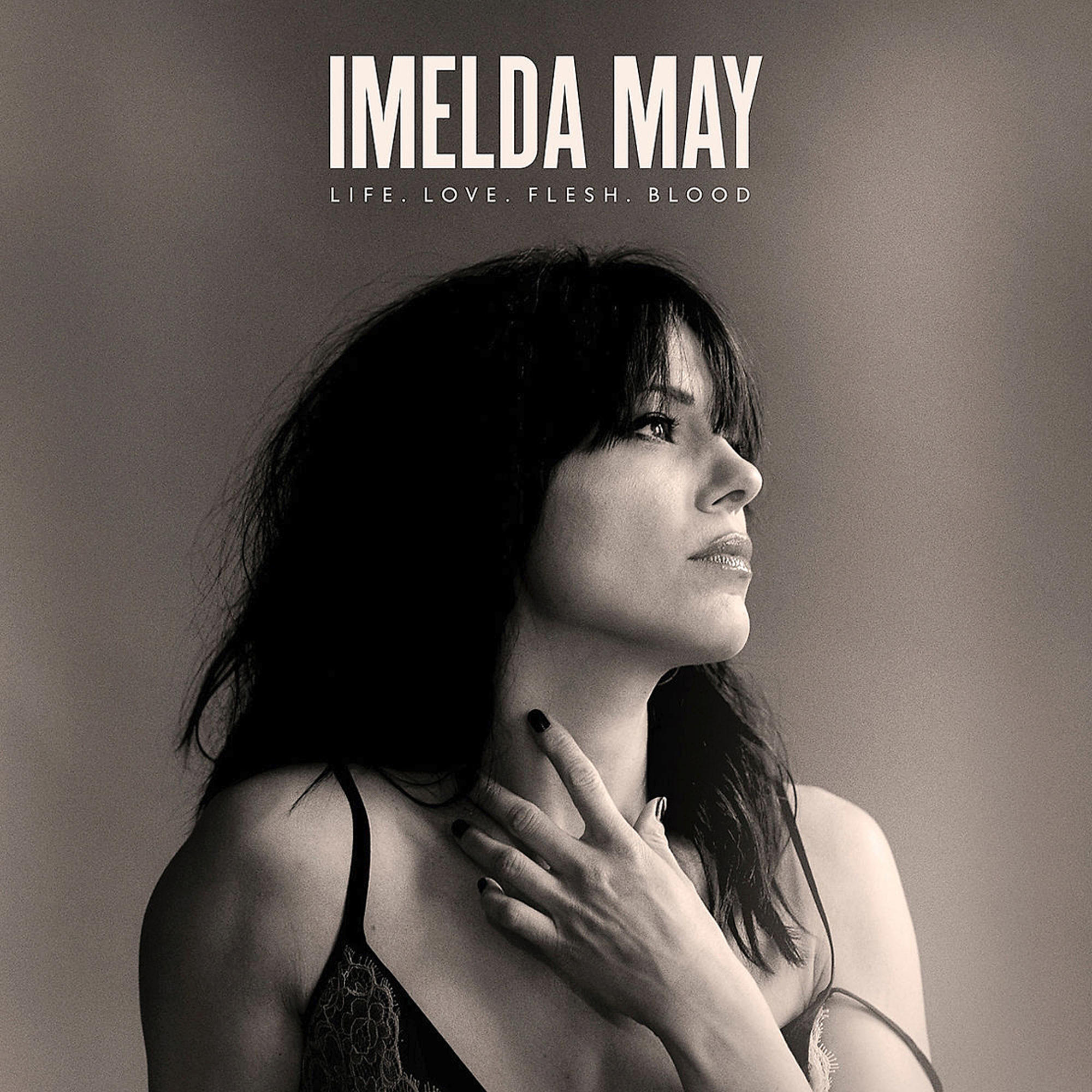 Albumcover von Imelda May. Frau in Sepia, blickt nach oben, Hand am Hals. Titel: Life, Love, Flesh, Blood.