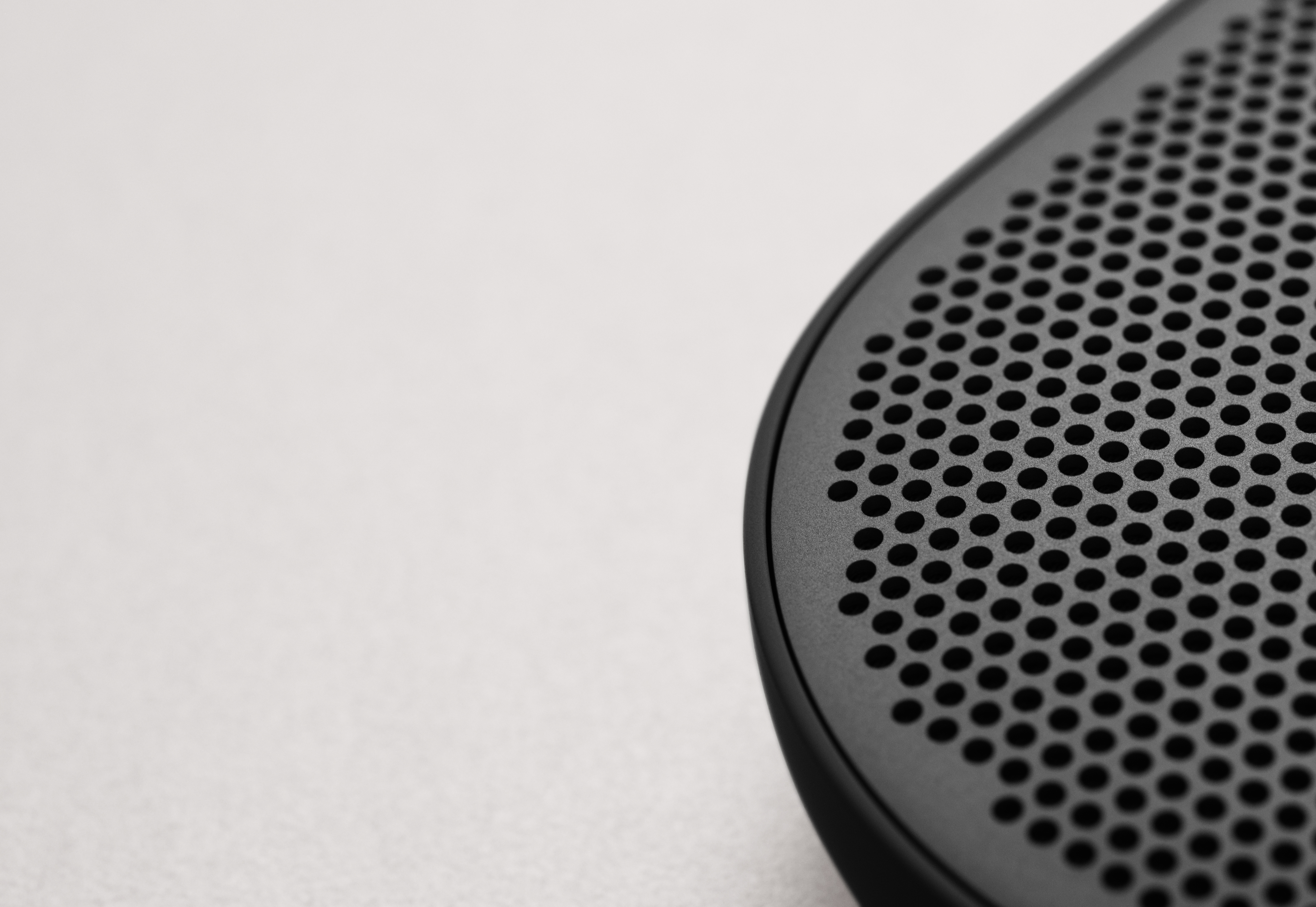 BANG&OLUFSEN Beoplay P2 Bluetooth Lautsprecher, Schwarz