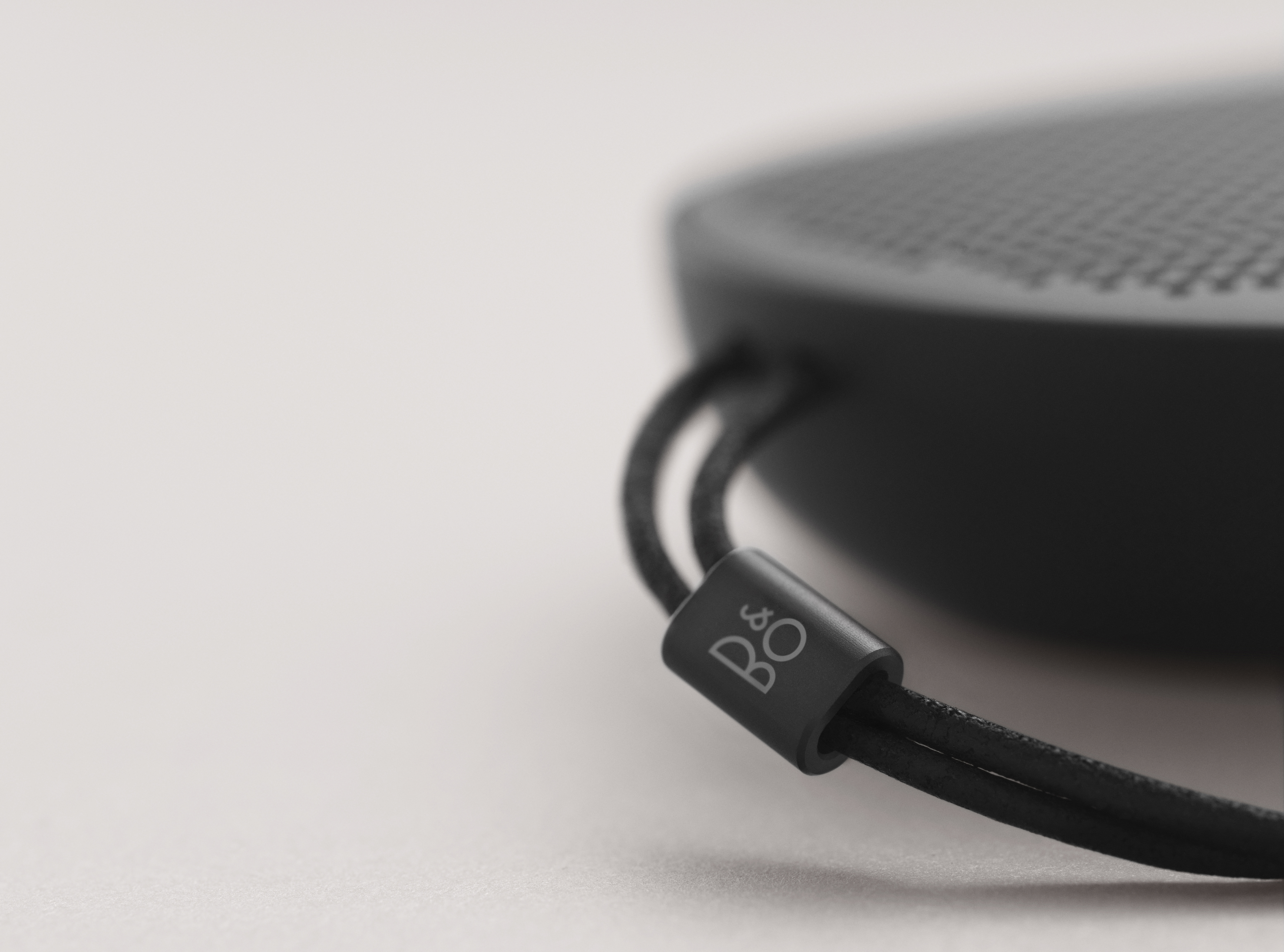BANG&OLUFSEN Beoplay P2 Bluetooth Lautsprecher, Schwarz
