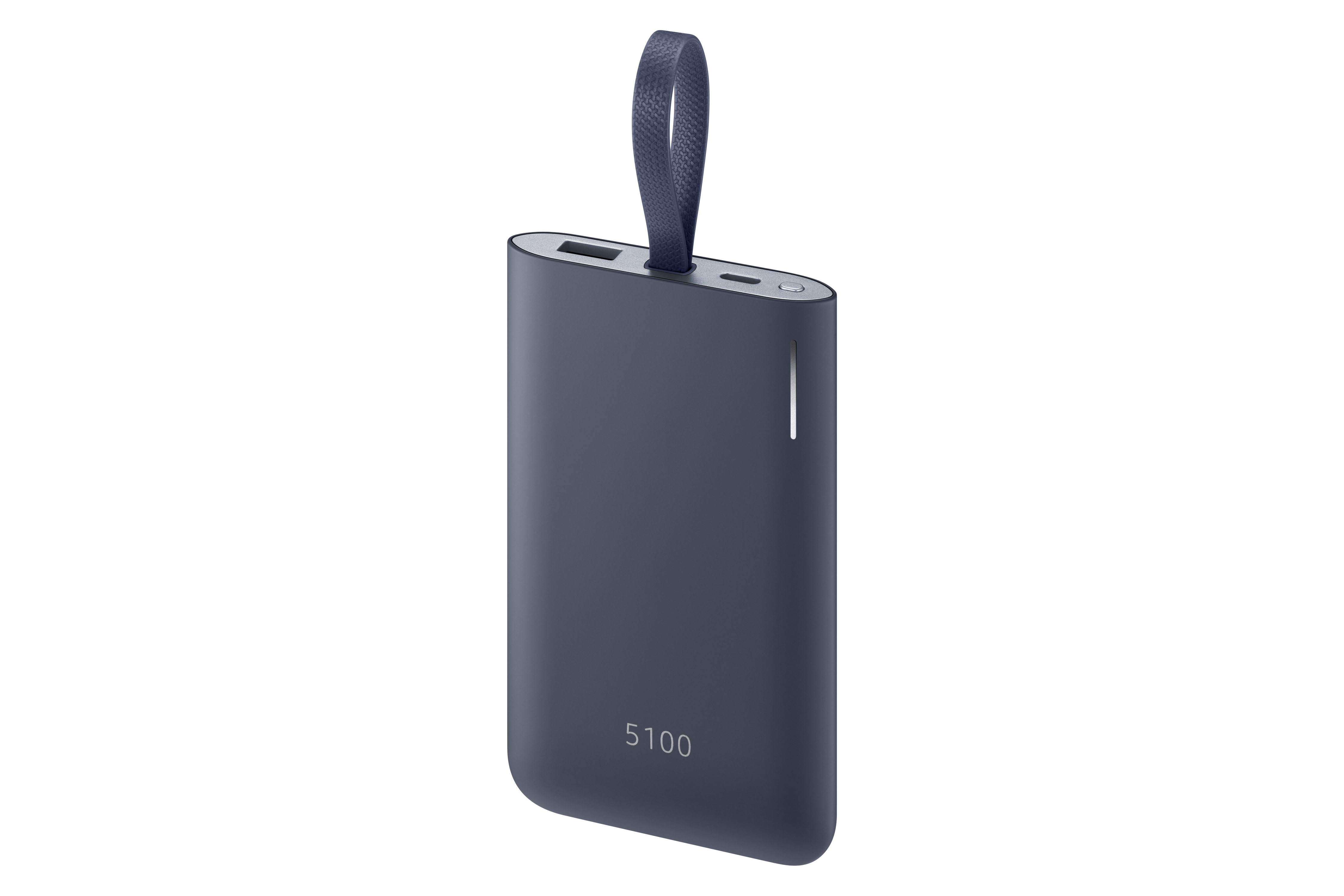 Marineblaue Powerbank mit blauem Riemen. Sie hat einen Ladeanschluss und einen '5100'-Aufdruck.