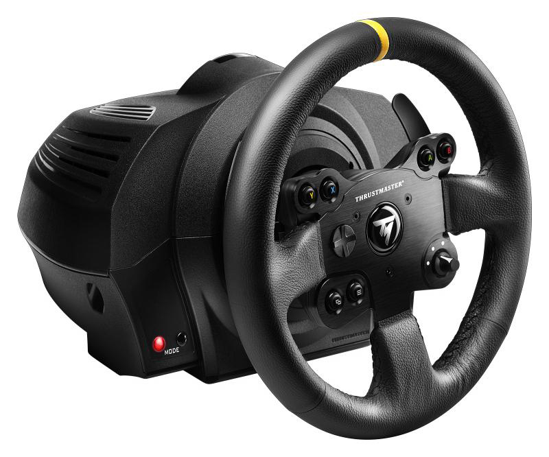 Un volante da corsa Thrustmaster nero e grigio con pulsanti e una striscia gialla.
