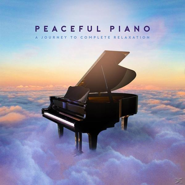 Klavier auf Wolken. Schwarzes Klavier mit offenem Deckel. Text 'Peaceful Piano' und 'A Journey to Complete Relaxation'.